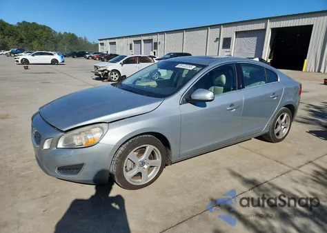 2013 Volvo S60 T5 z USA, uszkodzony, nr VIN YV1612FS1D2210770